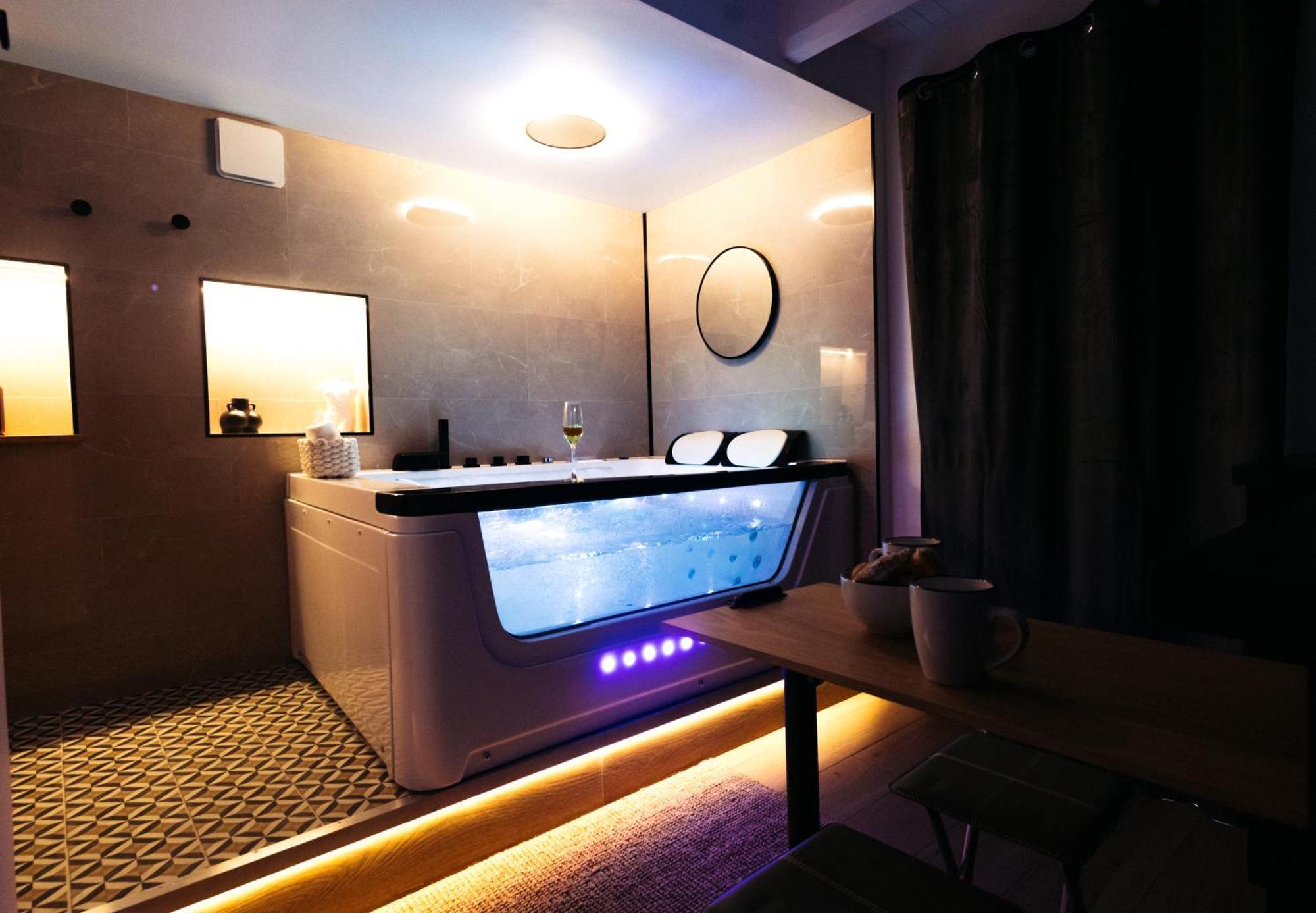 French Klss - Love Room By Prim0 C0Nciergerie Clermont-Ferrand Esterno foto